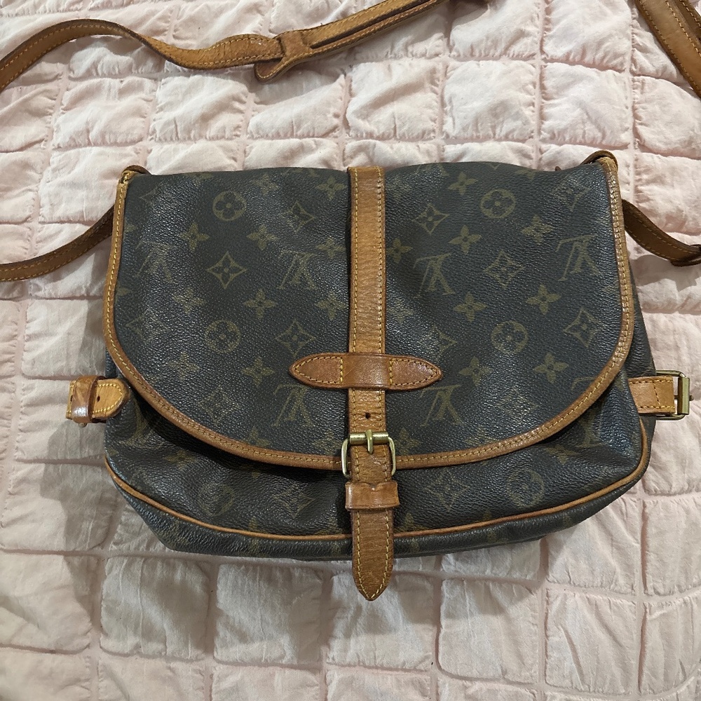 Vintage Louis Vuitton Samur 30. Made in France February 1992.